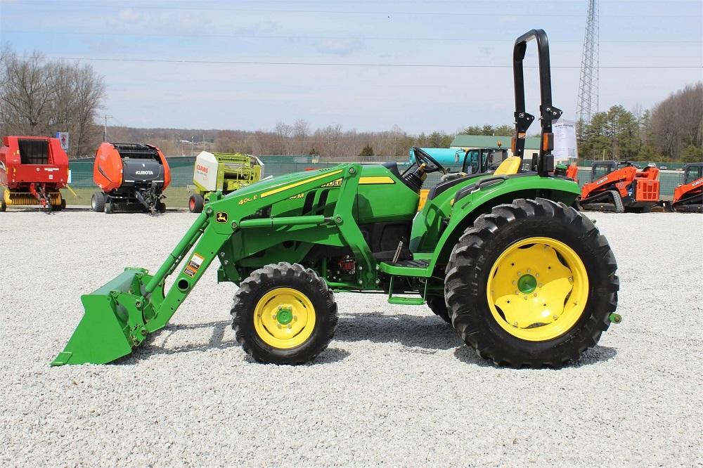 2019 John Deere 4044M