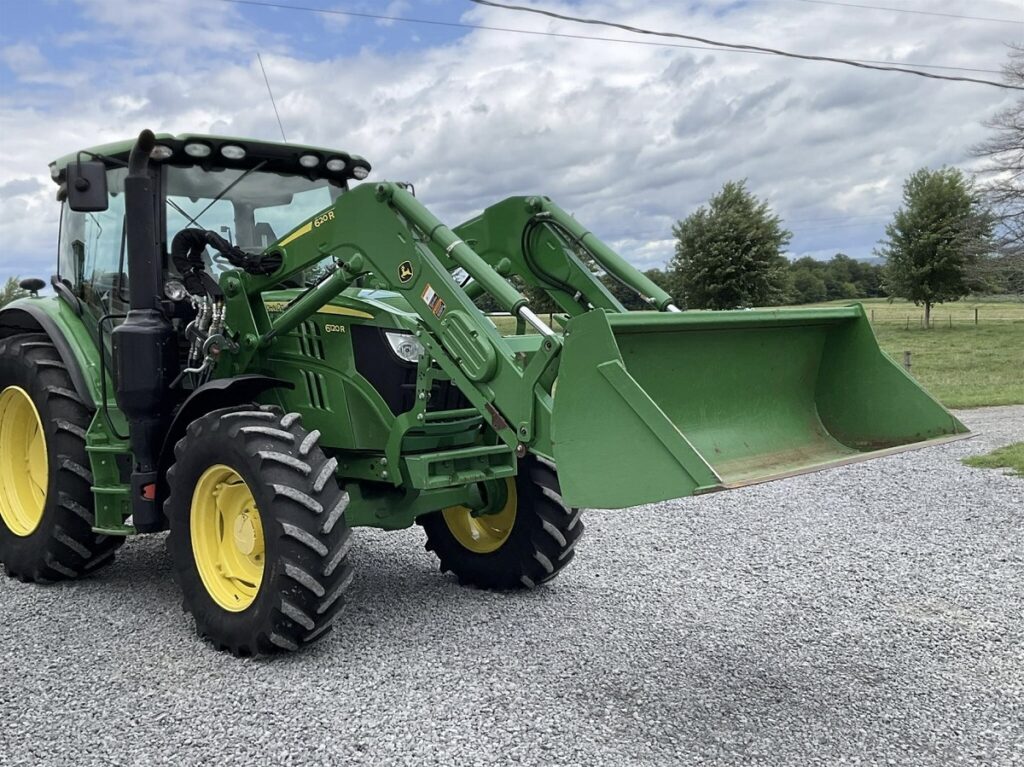 2015 John Deere 6120R