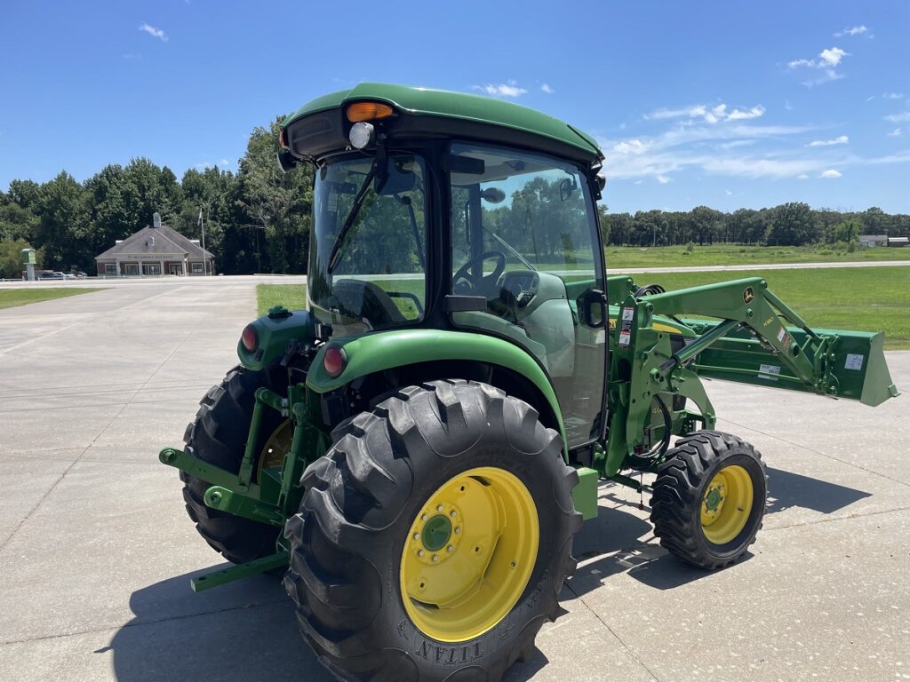 2015 John Deere 4066R